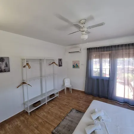 House & Free Parking By Perry-holiday * Palermo