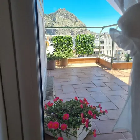 House & Free Parking By Perry-holiday Apartment *