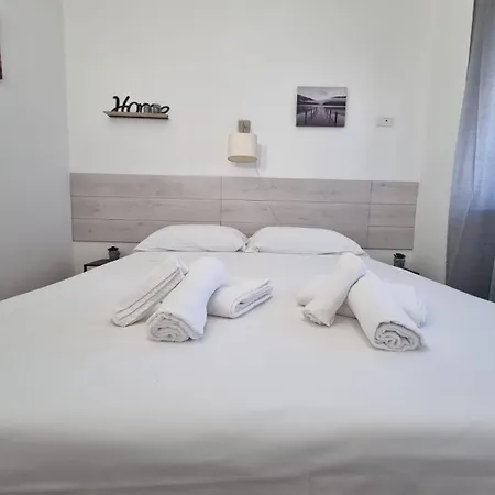 House & Free Parking By Perry-holiday Apartment