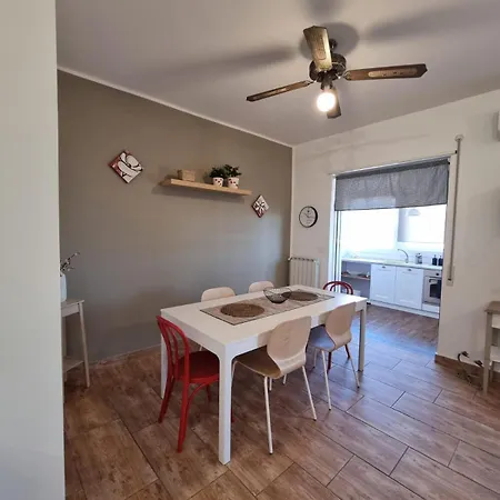 Apartment House & Free Parking By Perry-holiday