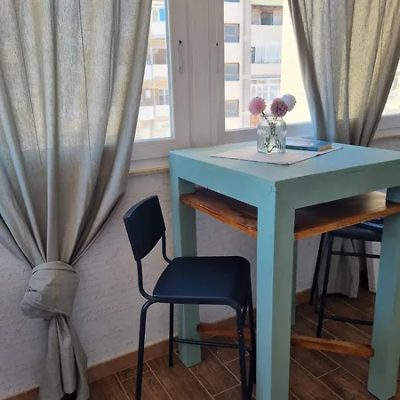 House & Free Parking By Perry-holiday Apartment